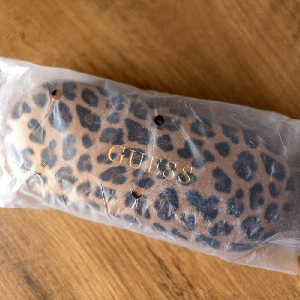 Guess Eyeglass Case Leopard Print - Picture 2 of 5